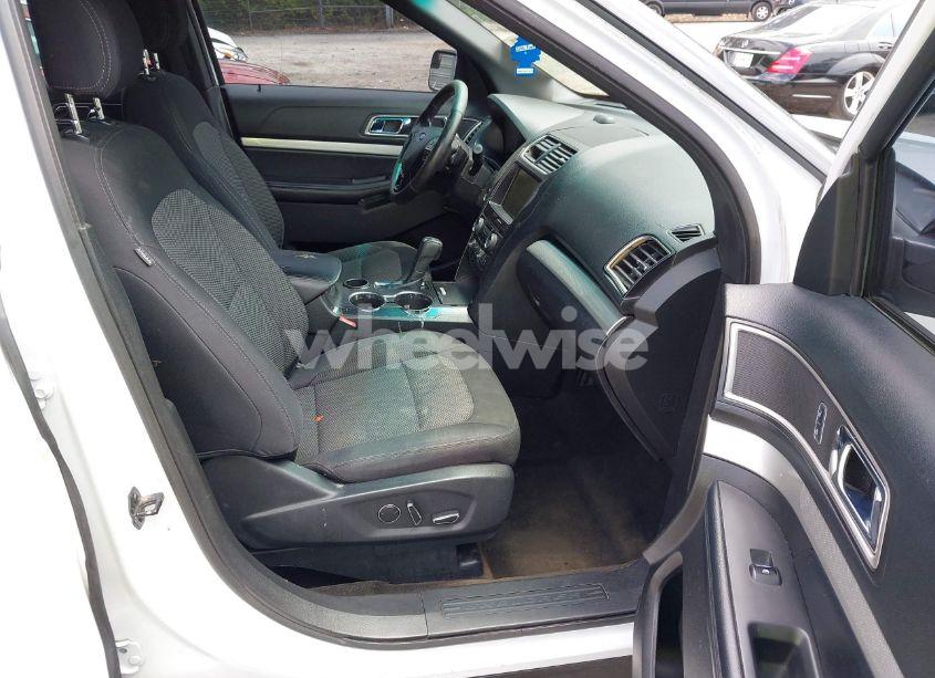 Photo 5 of 2016 Ford Explorer XLT (VIN 1FM5K7D8XGGB15369)