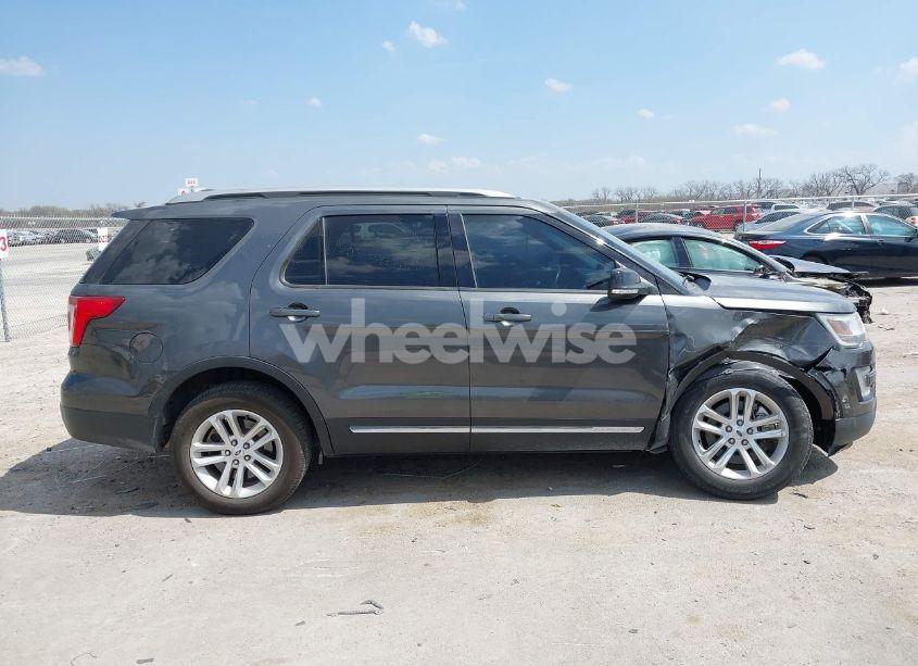 Photo 13 of 2016 Ford Explorer XLT (VIN 1FM5K7D8XGGC21983)