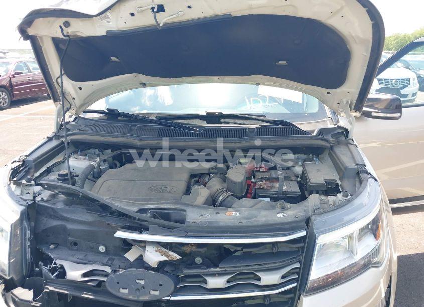 Photo 10 of 2017 Ford Explorer XLT (VIN 1FM5K7D8XHGA01583)