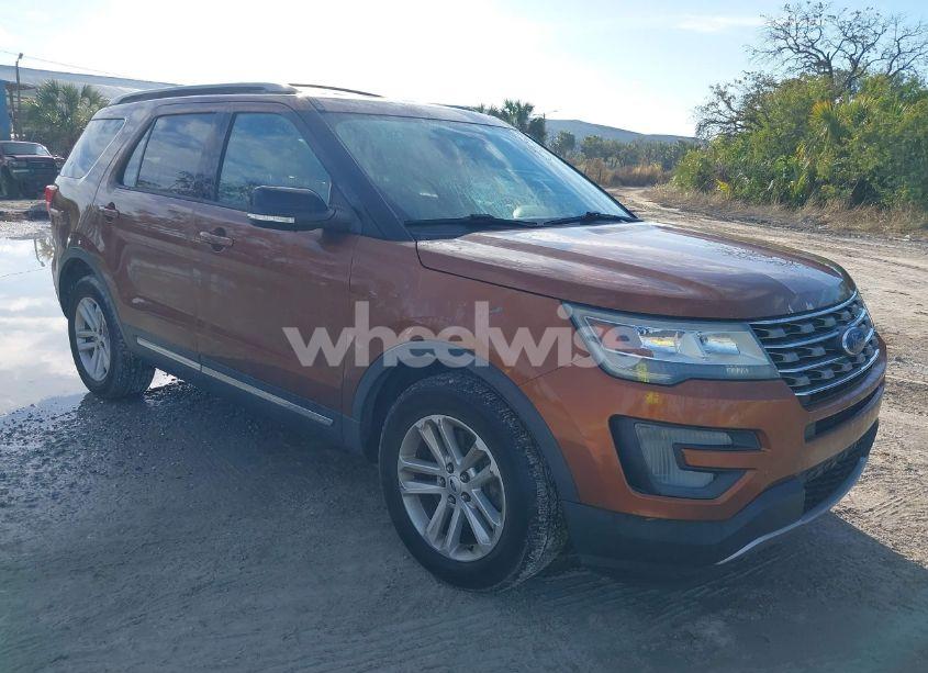 2017 Ford Explorer XLT (VIN 1FM5K7D8XHGA67177) main photo