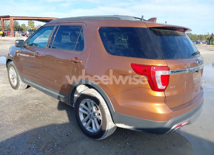 Photo 3 of 2017 Ford Explorer XLT (VIN 1FM5K7D8XHGA67177)