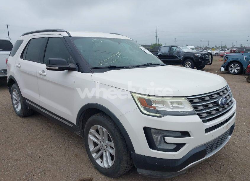 2017 Ford Explorer XLT (VIN 1FM5K7D8XHGC53849) main photo