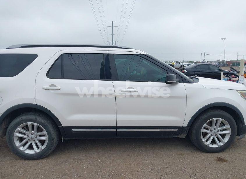 Photo 13 of 2017 Ford Explorer XLT (VIN 1FM5K7D8XHGC53849)