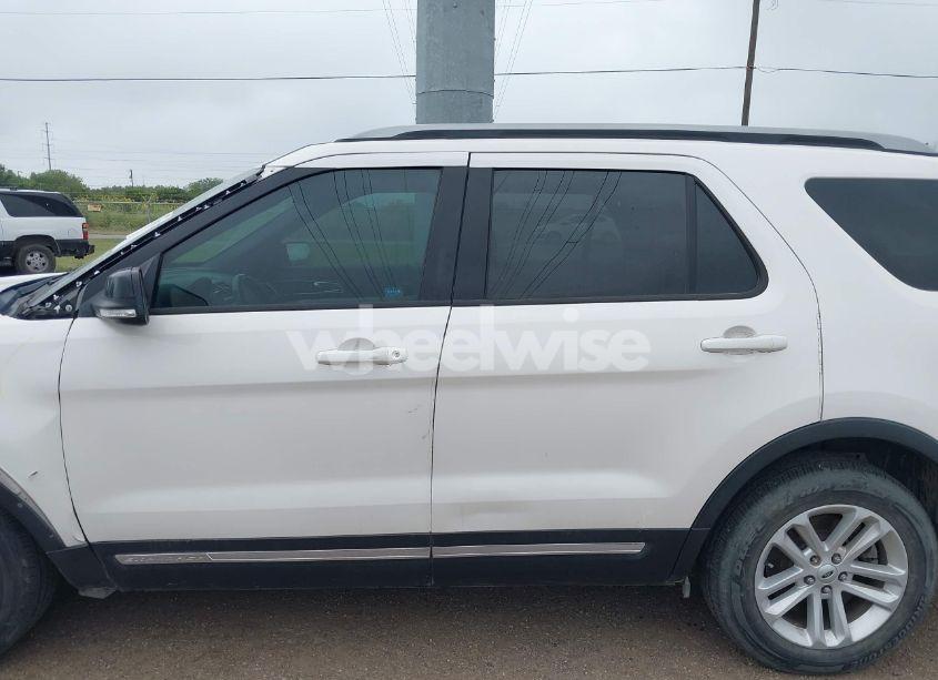 Photo 14 of 2017 Ford Explorer XLT (VIN 1FM5K7D8XHGC53849)