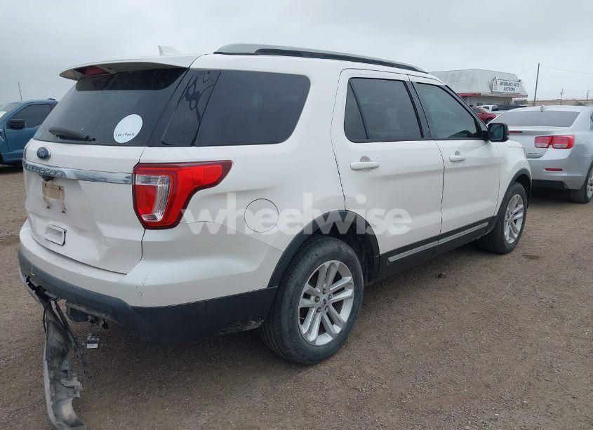 Photo 4 of 2017 Ford Explorer XLT (VIN 1FM5K7D8XHGC53849)