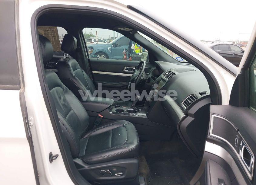 Photo 5 of 2017 Ford Explorer XLT (VIN 1FM5K7D8XHGC53849)