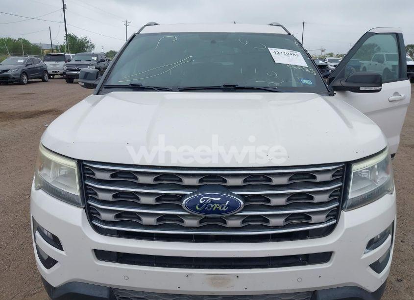 Photo 6 of 2017 Ford Explorer XLT (VIN 1FM5K7D8XHGC53849)