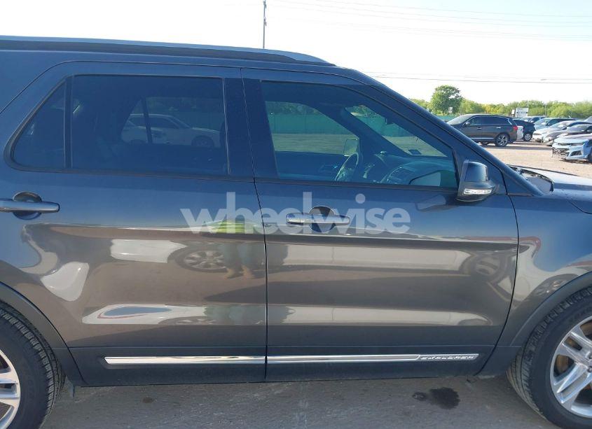 Photo 13 of 2017 Ford Explorer XLT (VIN 1FM5K7D8XHGC54063)