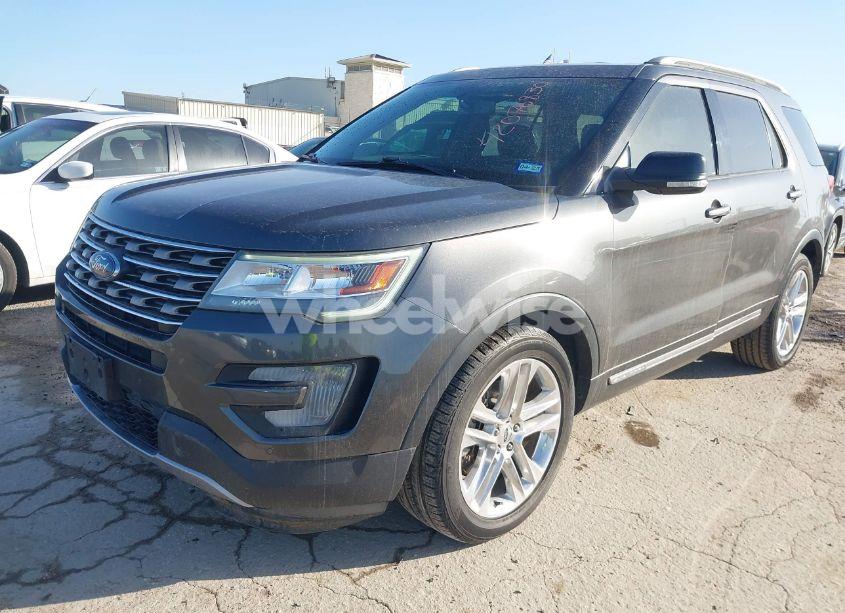 Photo 2 of 2017 Ford Explorer XLT (VIN 1FM5K7D8XHGC54063)