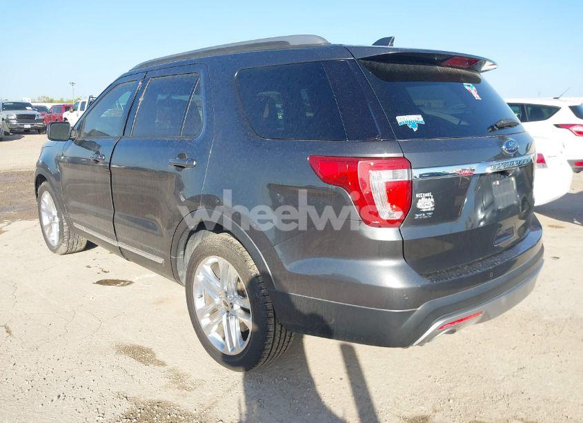 Photo 3 of 2017 Ford Explorer XLT (VIN 1FM5K7D8XHGC54063)