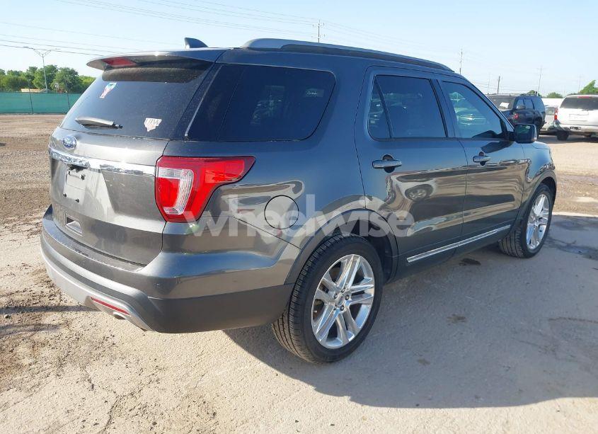 Photo 4 of 2017 Ford Explorer XLT (VIN 1FM5K7D8XHGC54063)