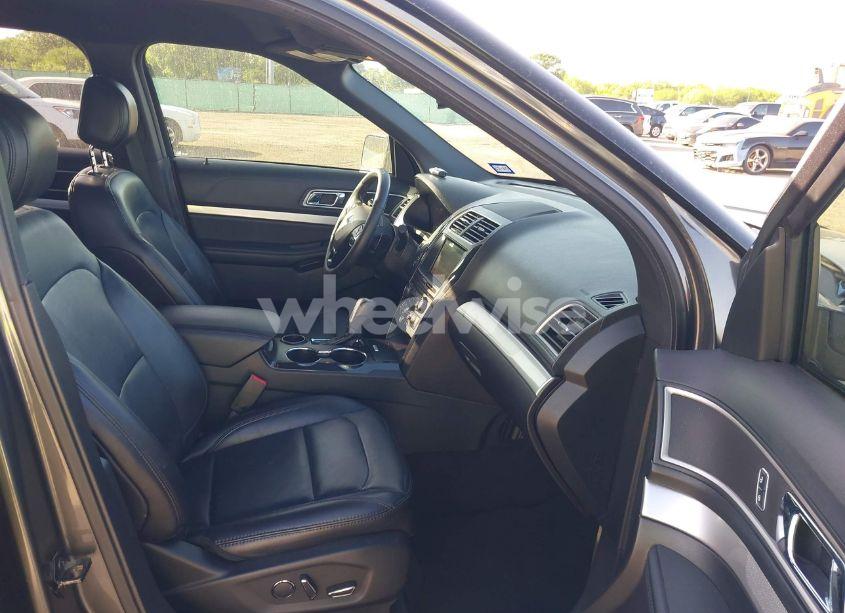 Photo 5 of 2017 Ford Explorer XLT (VIN 1FM5K7D8XHGC54063)