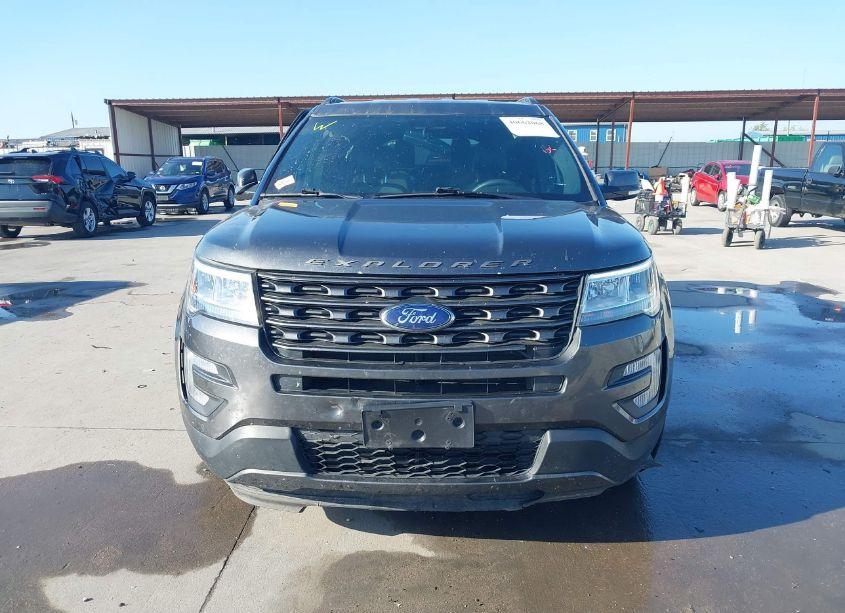 Photo 12 of 2017 Ford Explorer XLT (VIN 1FM5K7D8XHGC76211)