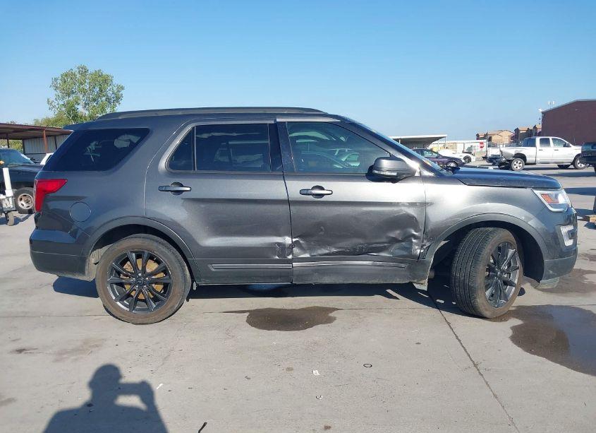 Photo 13 of 2017 Ford Explorer XLT (VIN 1FM5K7D8XHGC76211)