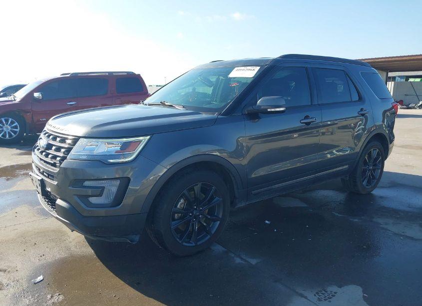 Photo 2 of 2017 Ford Explorer XLT (VIN 1FM5K7D8XHGC76211)