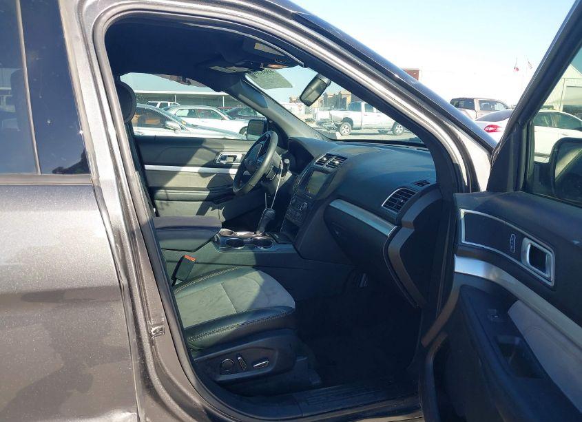 Photo 5 of 2017 Ford Explorer XLT (VIN 1FM5K7D8XHGC76211)