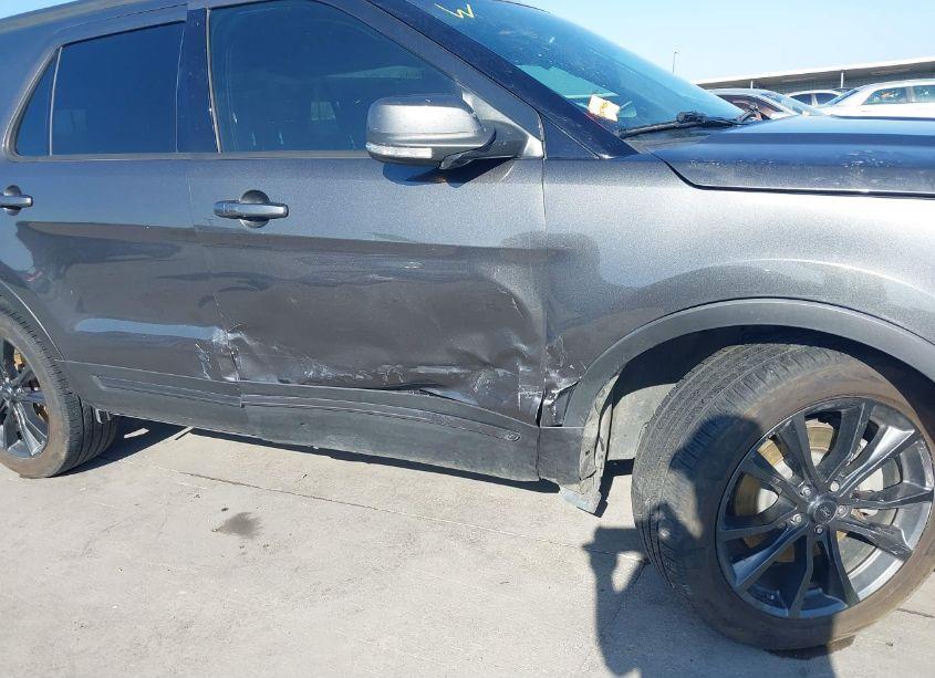 Photo 6 of 2017 Ford Explorer XLT (VIN 1FM5K7D8XHGC76211)