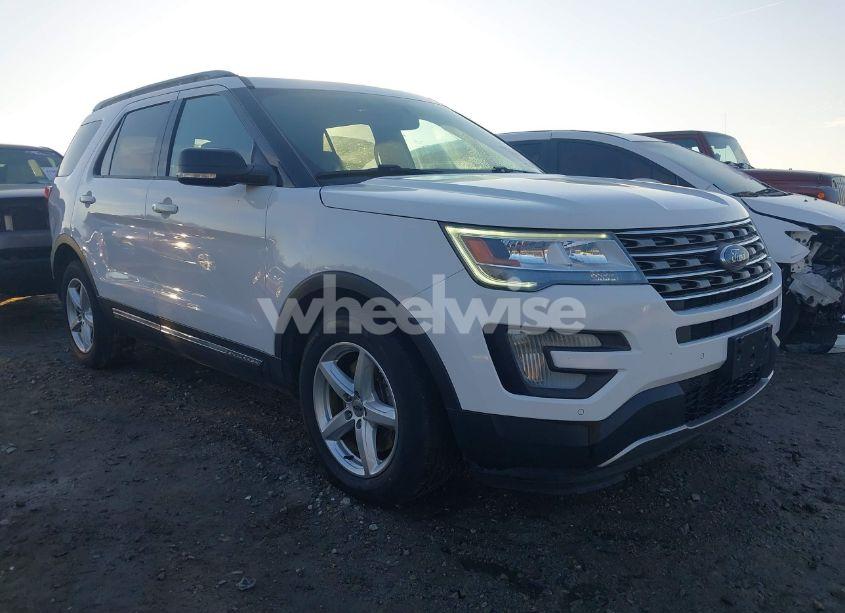 2017 Ford Explorer XLT (VIN 1FM5K7D8XHGE33610) main photo