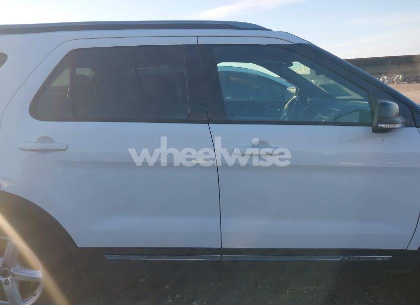 Photo 13 of 2017 Ford Explorer XLT (VIN 1FM5K7D8XHGE33610)