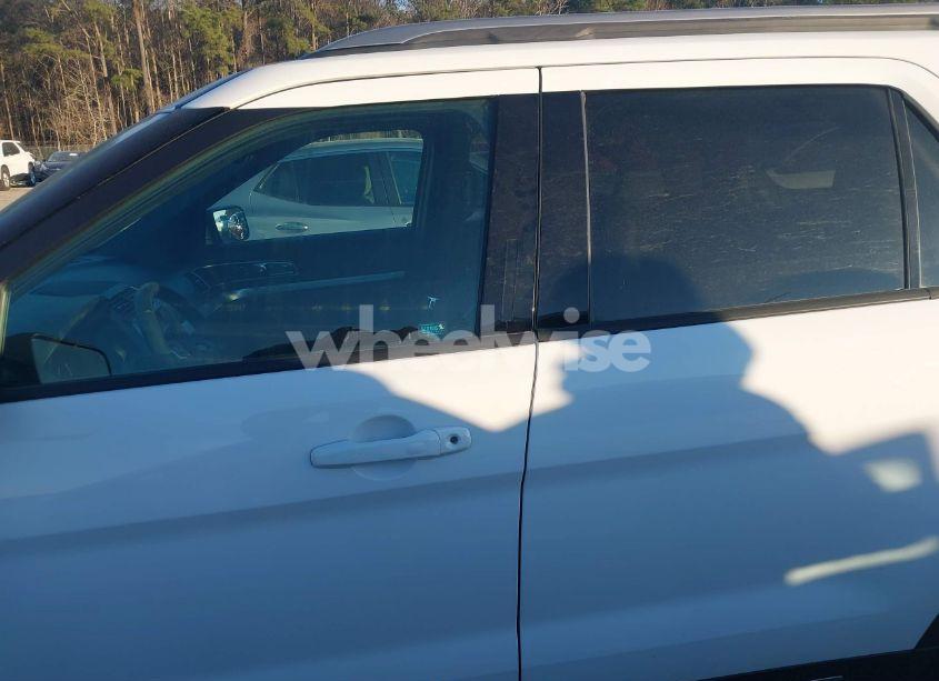 Photo 14 of 2017 Ford Explorer XLT (VIN 1FM5K7D8XHGE33610)