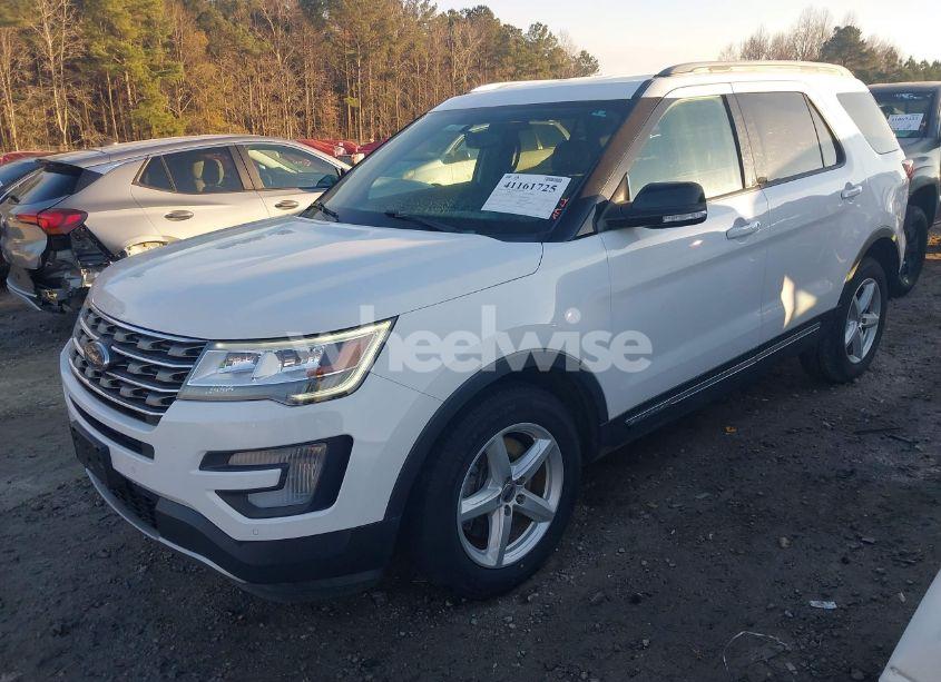 Photo 2 of 2017 Ford Explorer XLT (VIN 1FM5K7D8XHGE33610)