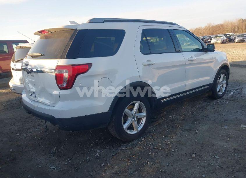 Photo 4 of 2017 Ford Explorer XLT (VIN 1FM5K7D8XHGE33610)