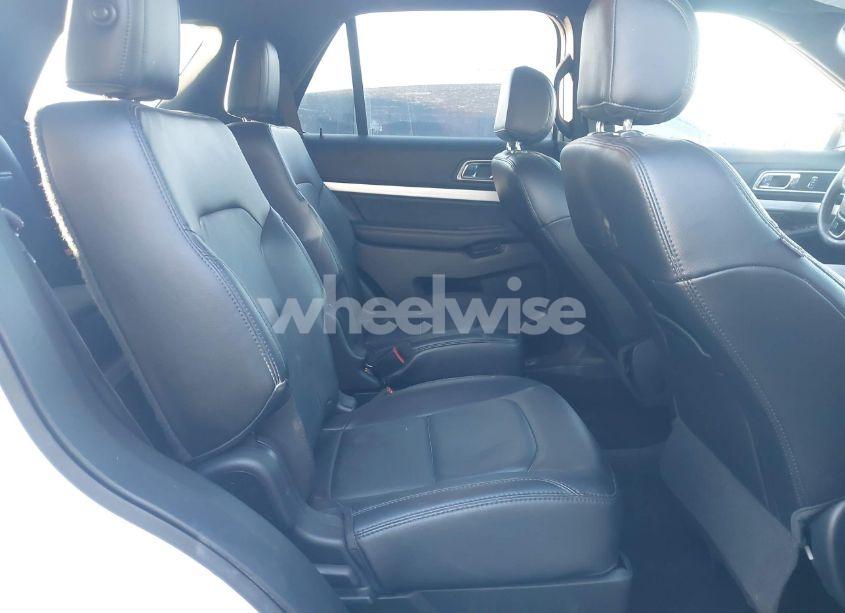 Photo 8 of 2017 Ford Explorer XLT (VIN 1FM5K7D8XHGE33610)