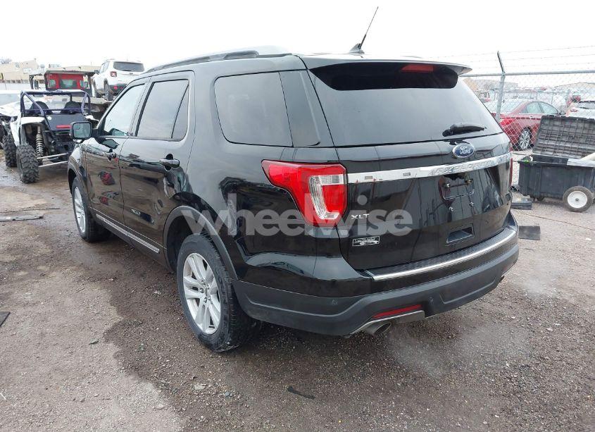 Photo 3 of 2018 Ford Explorer XLT (VIN 1FM5K7D8XJGA19202)