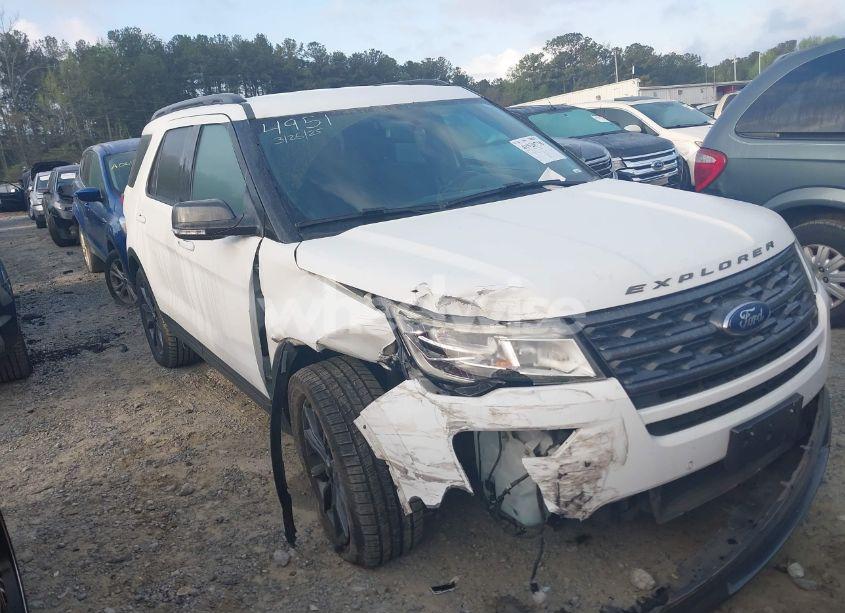 2018 Ford Explorer XLT (VIN 1FM5K7D8XJGA24951) main photo