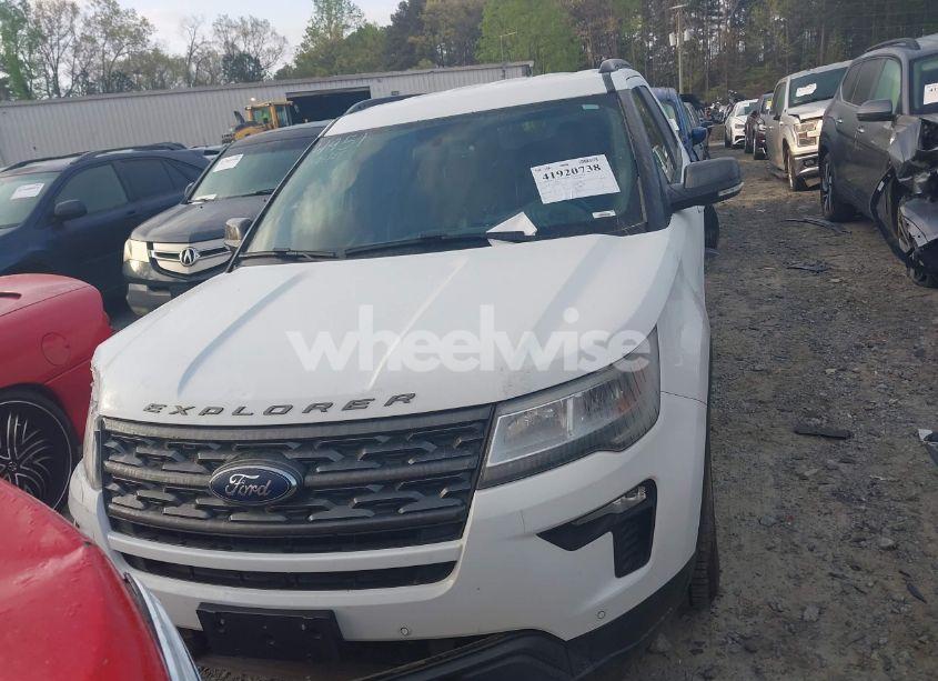 Photo 12 of 2018 Ford Explorer XLT (VIN 1FM5K7D8XJGA24951)