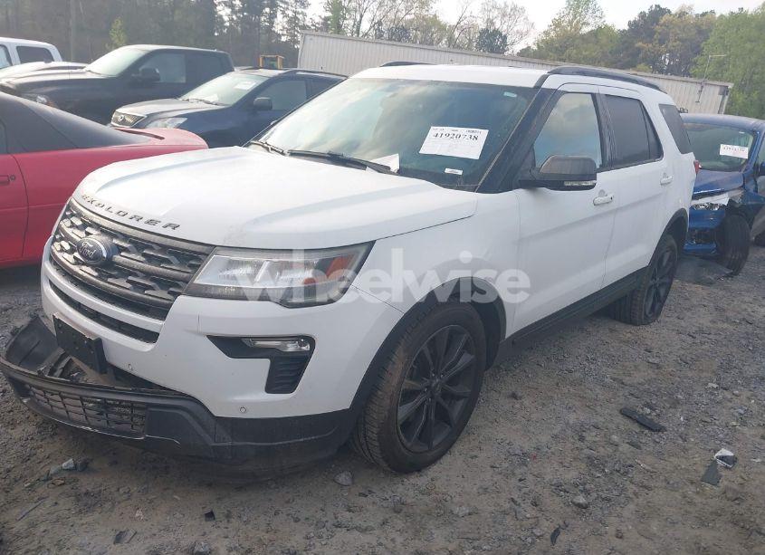 Photo 2 of 2018 Ford Explorer XLT (VIN 1FM5K7D8XJGA24951)