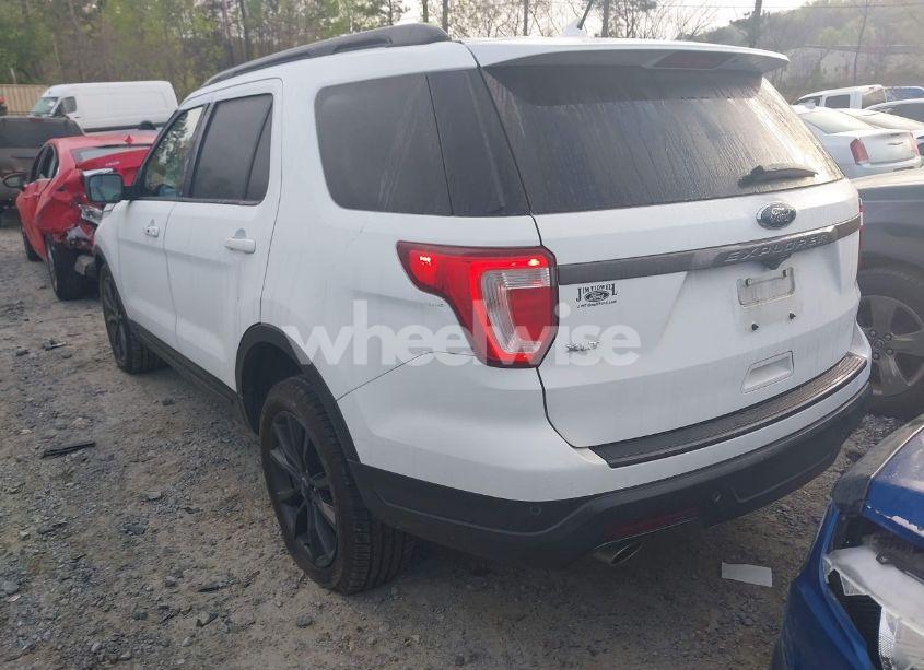 Photo 3 of 2018 Ford Explorer XLT (VIN 1FM5K7D8XJGA24951)
