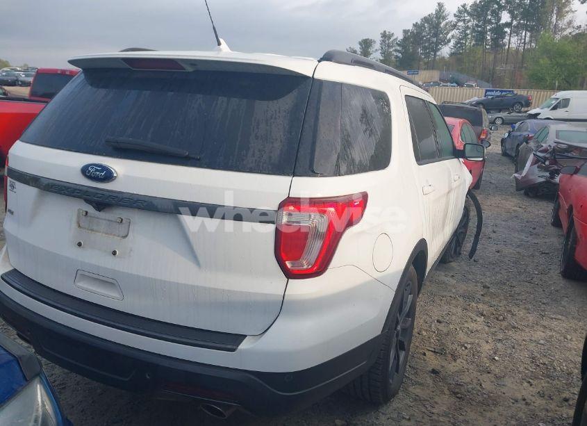 Photo 4 of 2018 Ford Explorer XLT (VIN 1FM5K7D8XJGA24951)