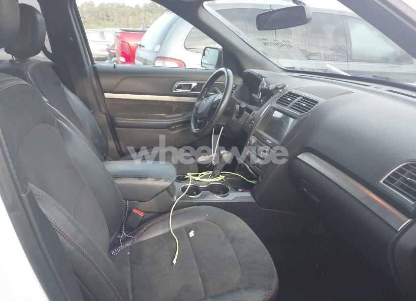 Photo 5 of 2018 Ford Explorer XLT (VIN 1FM5K7D8XJGA24951)