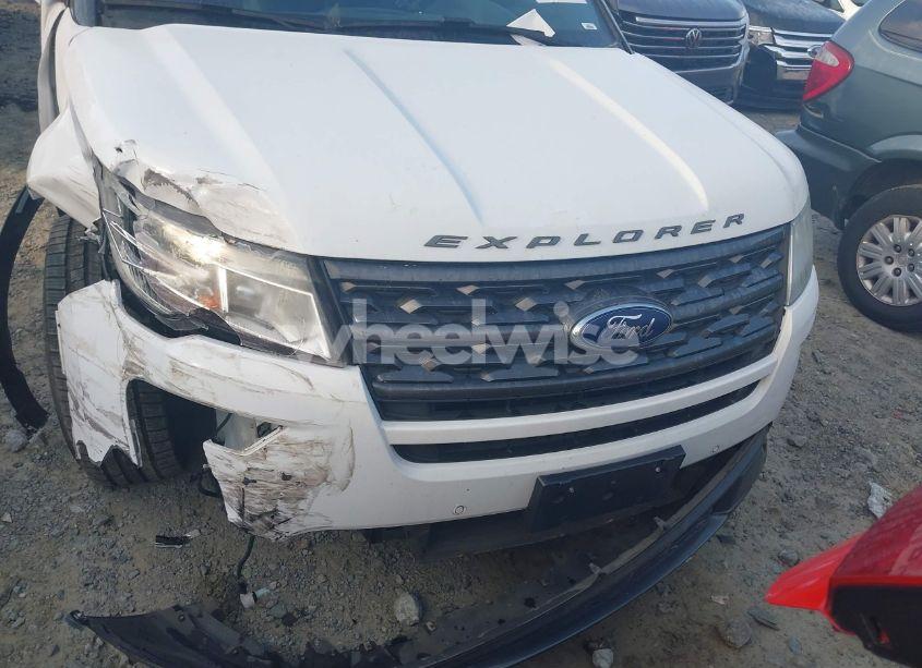 Photo 6 of 2018 Ford Explorer XLT (VIN 1FM5K7D8XJGA24951)