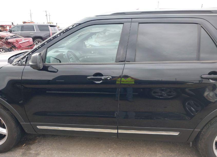 Photo 15 of 2018 Ford Explorer XLT (VIN 1FM5K7D8XJGA30927)