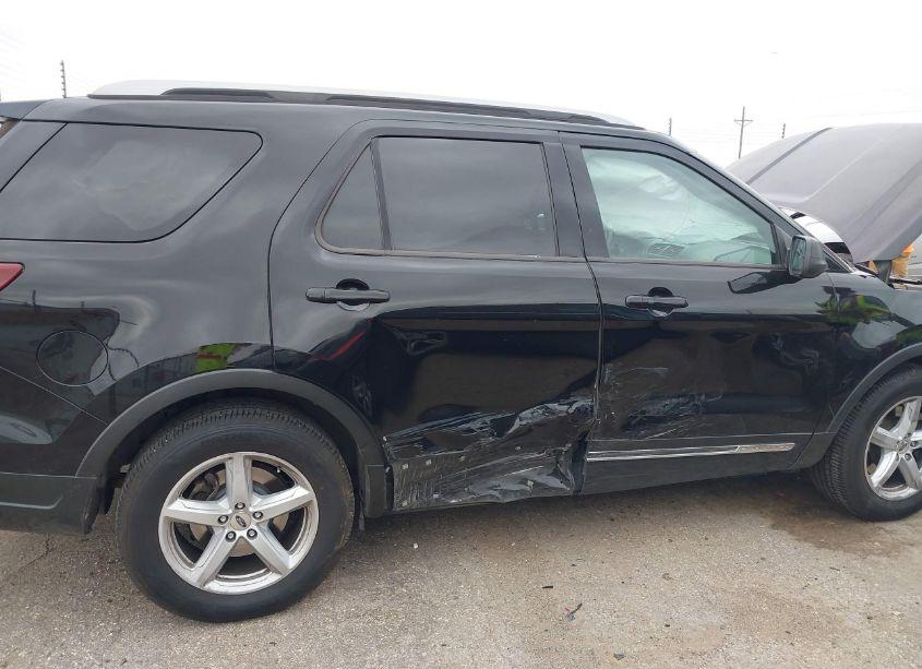 Photo 6 of 2018 Ford Explorer XLT (VIN 1FM5K7D8XJGA30927)