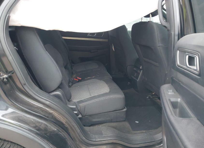 Photo 8 of 2018 Ford Explorer XLT (VIN 1FM5K7D8XJGA30927)