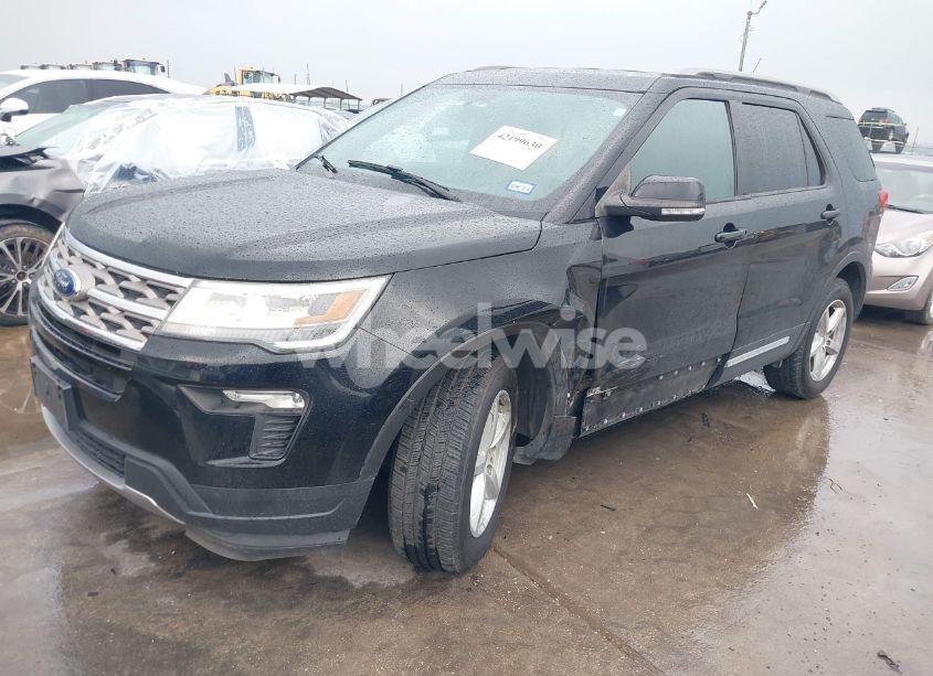 Photo 2 of 2018 Ford Explorer XLT (VIN 1FM5K7D8XJGA51731)