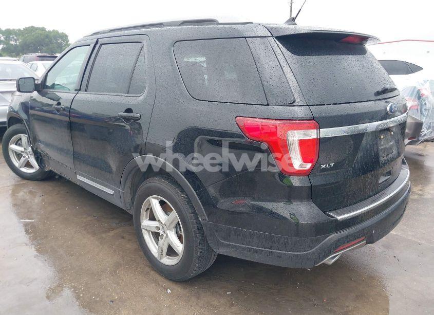 Photo 3 of 2018 Ford Explorer XLT (VIN 1FM5K7D8XJGA51731)