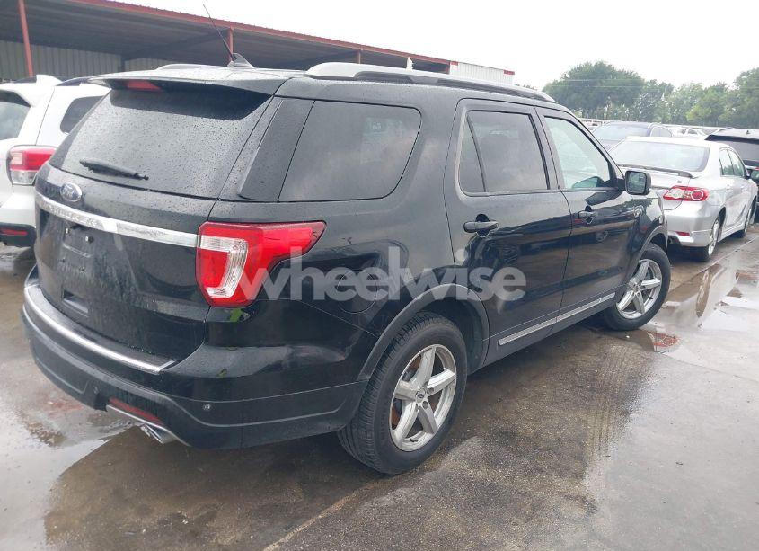 Photo 4 of 2018 Ford Explorer XLT (VIN 1FM5K7D8XJGA51731)