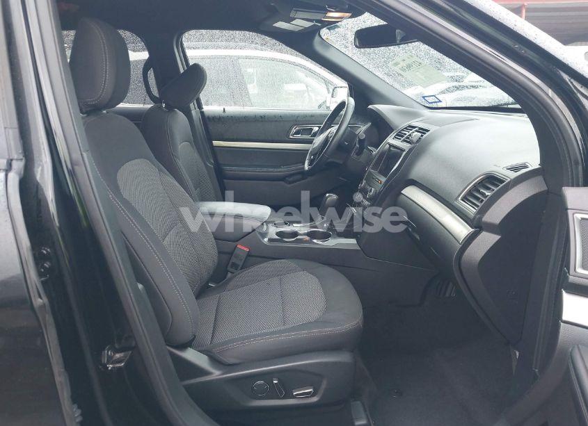 Photo 5 of 2018 Ford Explorer XLT (VIN 1FM5K7D8XJGA51731)