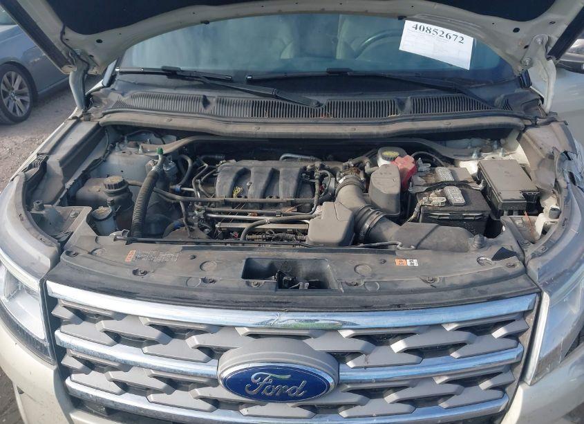 Photo 10 of 2018 Ford Explorer XLT (VIN 1FM5K7D8XJGB04721)