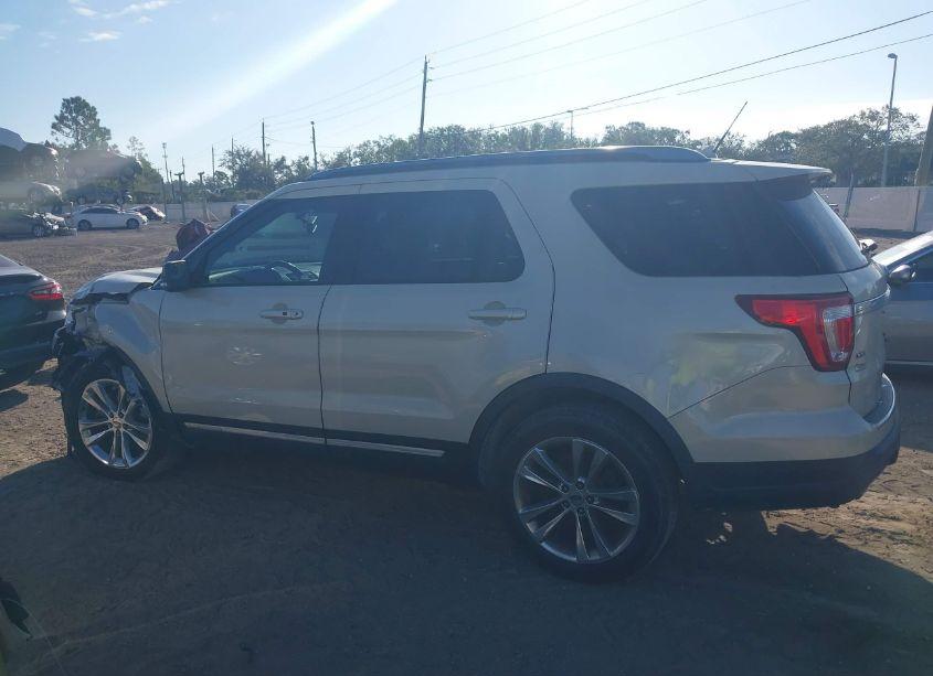 Photo 14 of 2018 Ford Explorer XLT (VIN 1FM5K7D8XJGB04721)