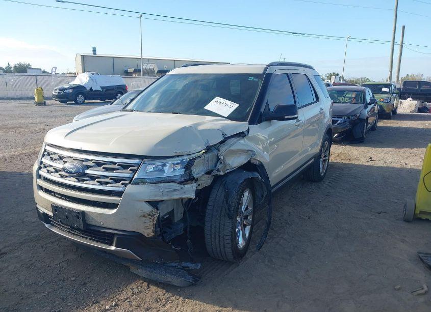 Photo 2 of 2018 Ford Explorer XLT (VIN 1FM5K7D8XJGB04721)