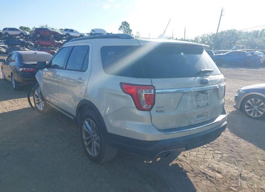 Photo 3 of 2018 Ford Explorer XLT (VIN 1FM5K7D8XJGB04721)
