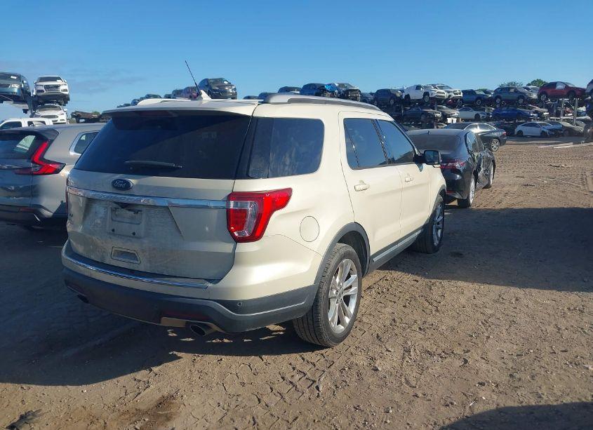 Photo 4 of 2018 Ford Explorer XLT (VIN 1FM5K7D8XJGB04721)