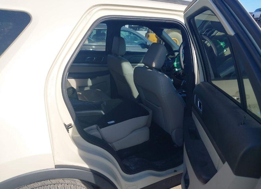 Photo 8 of 2018 Ford Explorer XLT (VIN 1FM5K7D8XJGB04721)