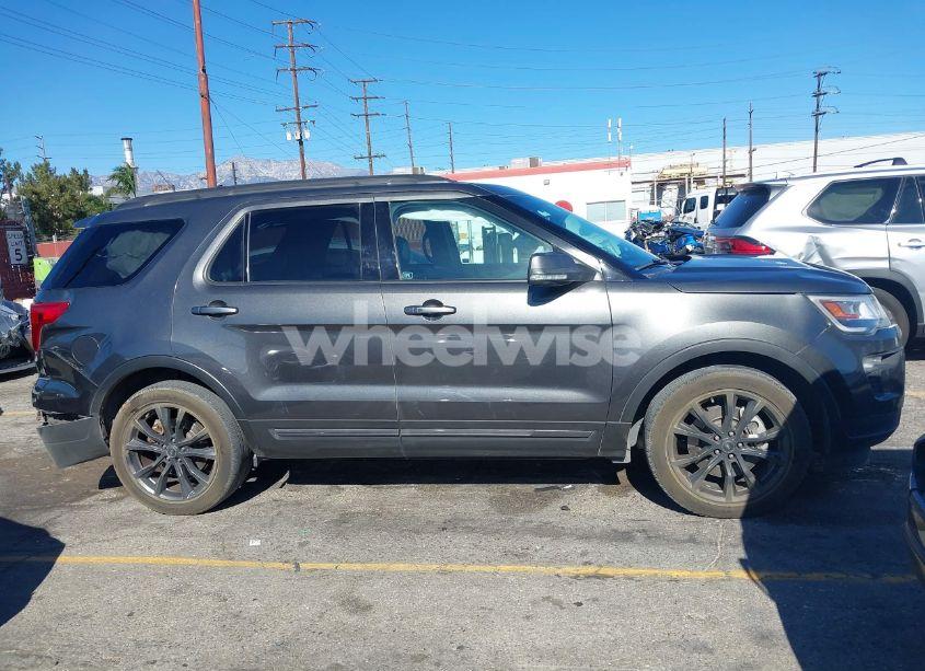 Photo 12 of 2018 Ford Explorer XLT (VIN 1FM5K7D8XJGB31661)