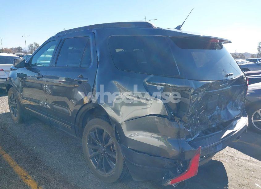 Photo 3 of 2018 Ford Explorer XLT (VIN 1FM5K7D8XJGB31661)